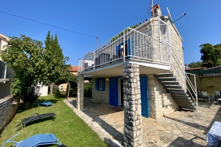 CHARMING ISTRIAN HOUSE SECOND ROW FROM THE SEA (01423)