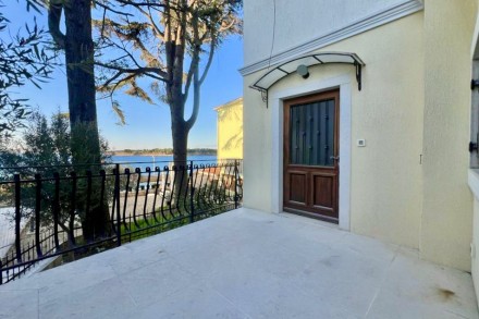EXCEPTIONAL OPPORTUNITY: ELEGANT APARTMENT WITH SEA VIEW IN THE HEART OF NOVIGRAD! (01427)