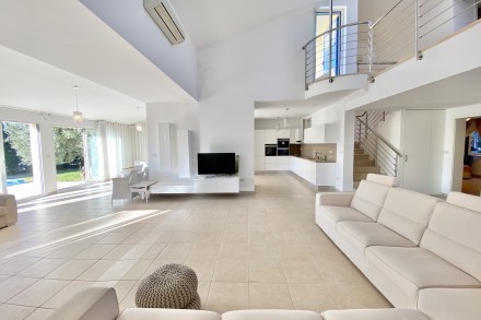 EXCLUSIVE MODERN VILLA WITH POOL, FIRST ROW TO THE SEA!!
