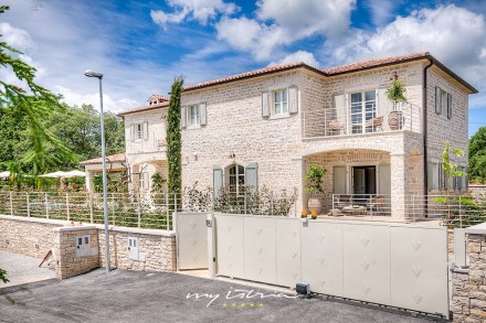 Villa nei dintorni di Parenzo (00843)